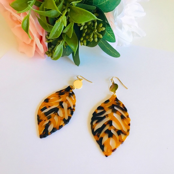 1 LEFT! Acrylic leaf earrings - Picture 3 of 5